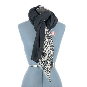 Cal Style black/white knit rectangular scarf 451